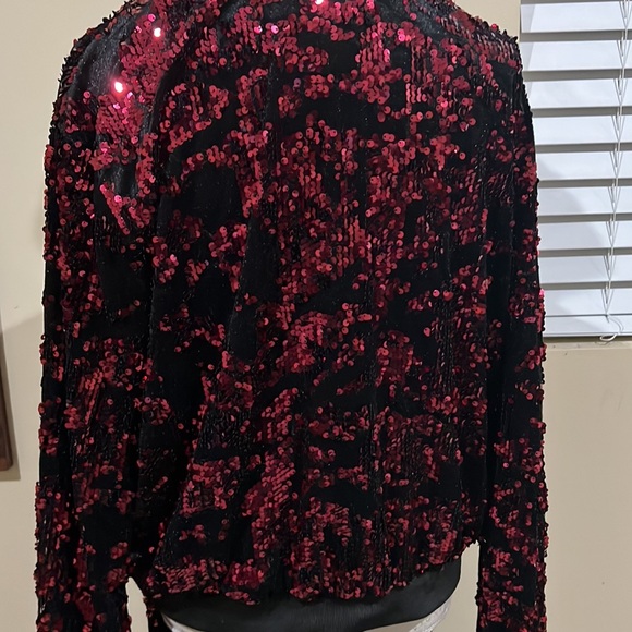 2 piece sequins jacket and pants set. Burgundy and black. Size is XL. - Picture 4 of 7